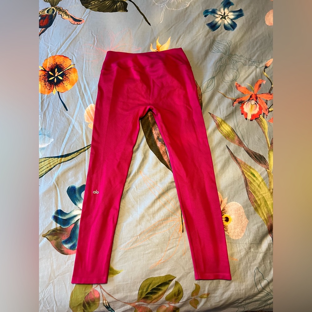 ALO Yoga Seamless High-Waist Ribbed
Legging - Size Large in Magenta Crush